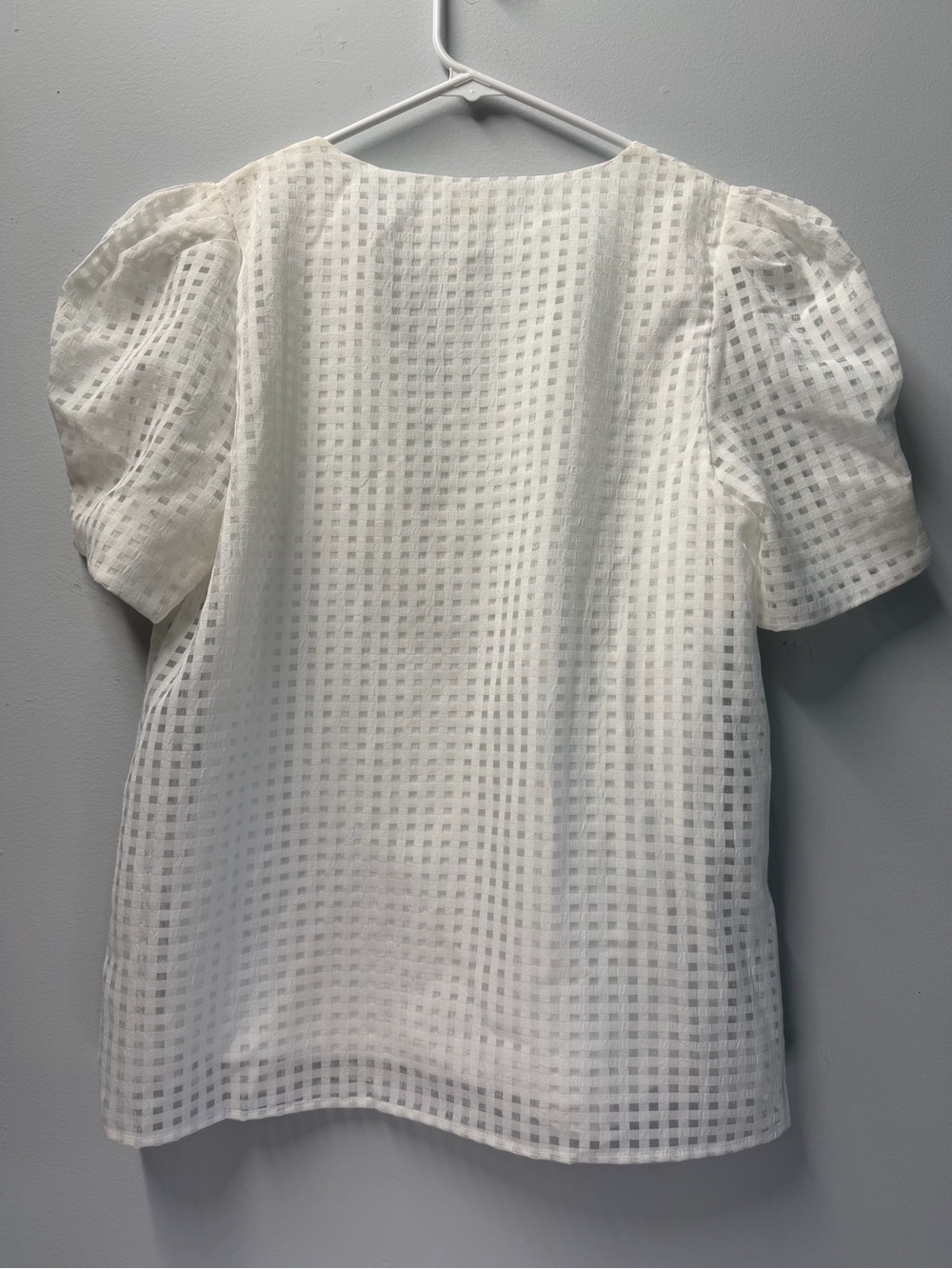 JODIFL White Textured V-Neck Short Puff Sleeve Blouse Sheer Overlay Size Small - Picture 2 of 7